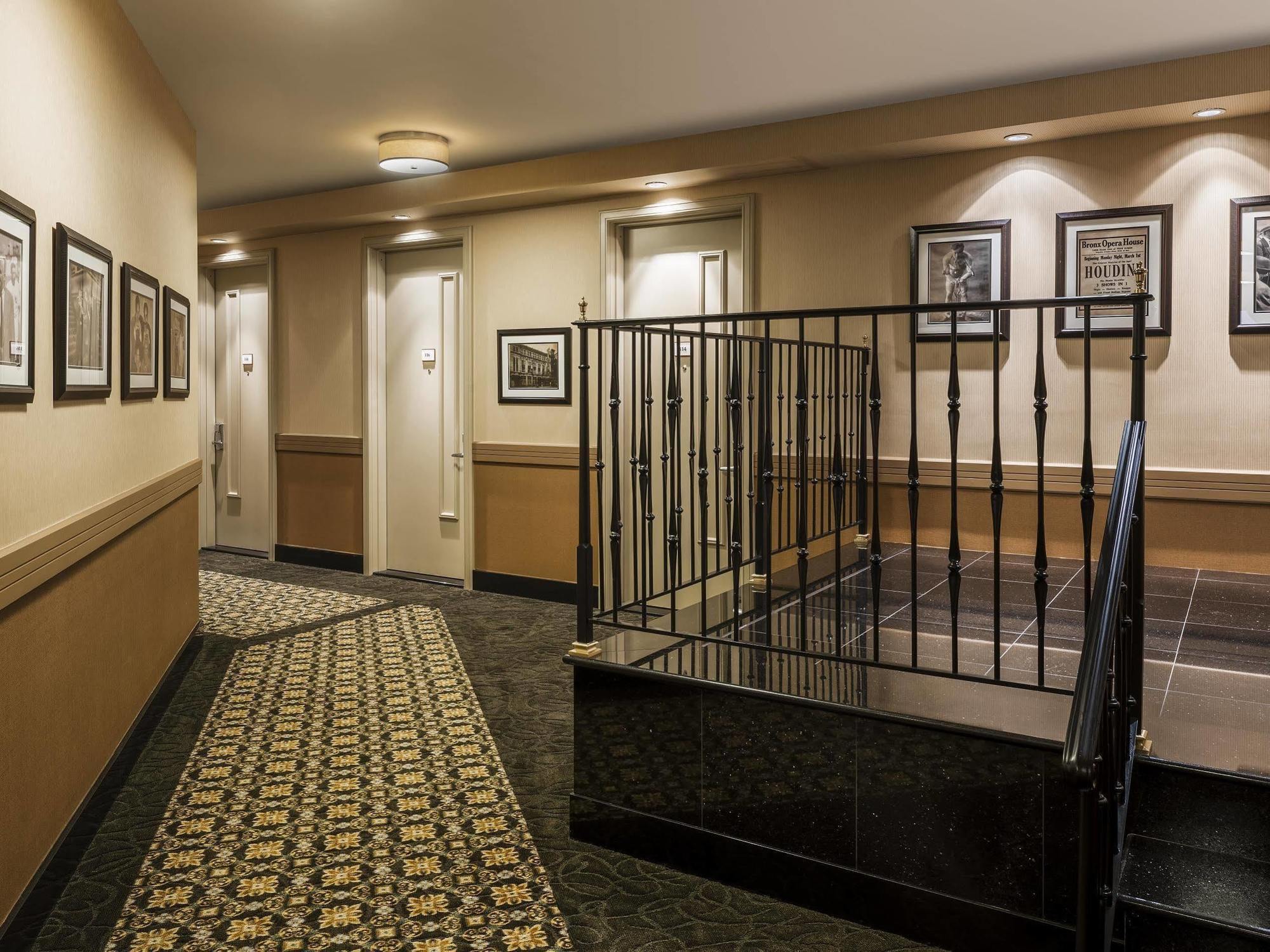Opera House Hotel Нью-Йорк Экстерьер фото